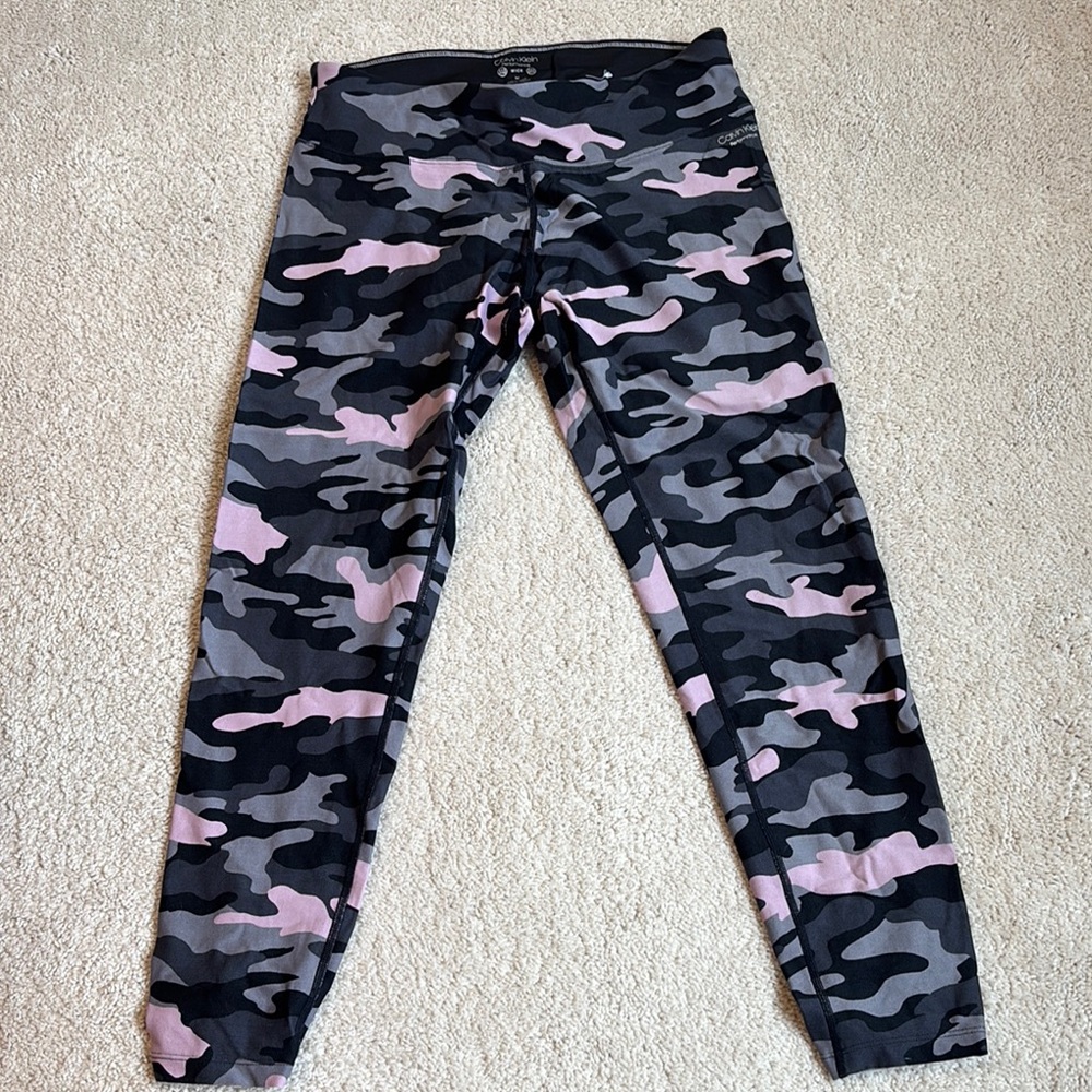 Women’s Pink/ Grey/Black Camouflage Capri Leggings - Pink and Black